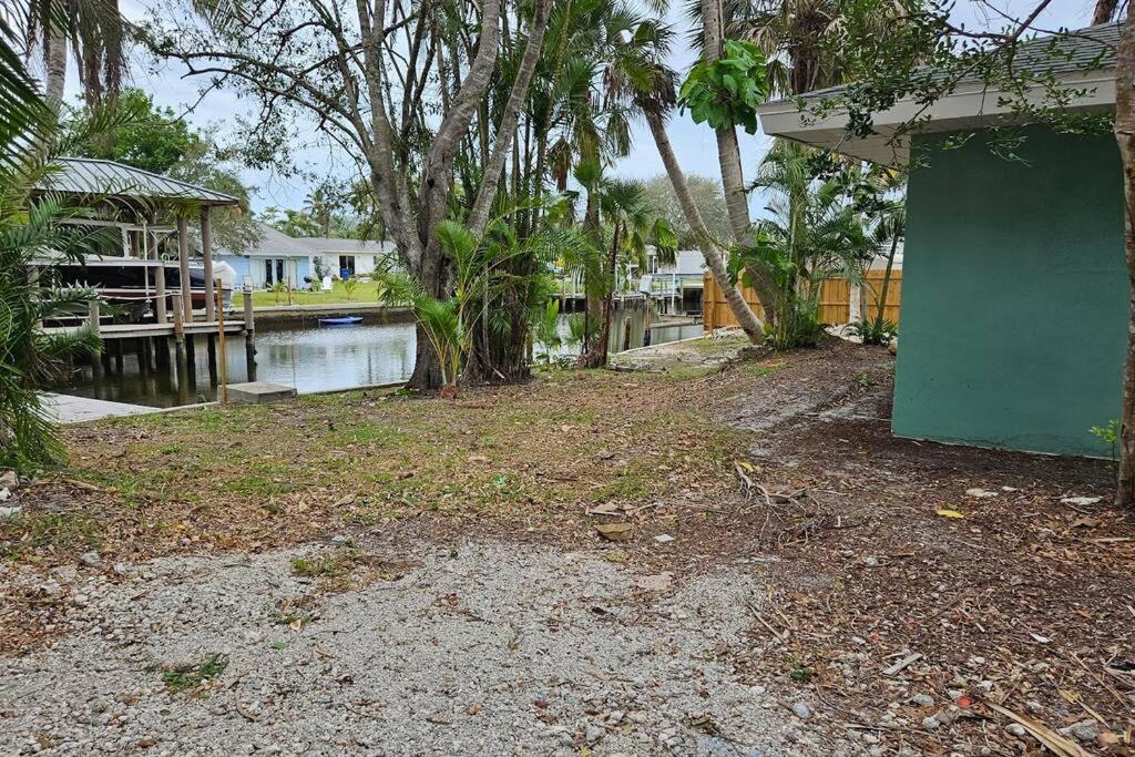 Blue Crab Dock On Gulf Canal Front Close 2 Beach Restaurants Bonita Springs Exterior foto