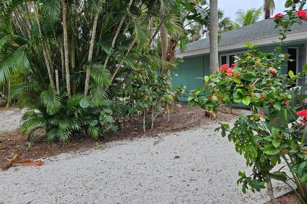Blue Crab Dock On Gulf Canal Front Close 2 Beach Restaurants Bonita Springs Exterior foto