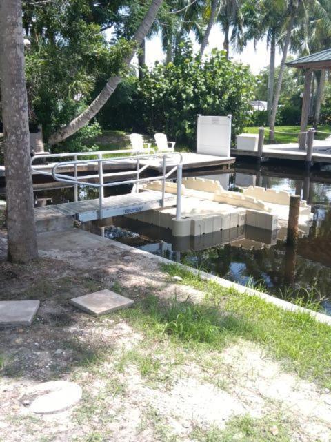 Blue Crab Dock On Gulf Canal Front Close 2 Beach Restaurants Bonita Springs Exterior foto