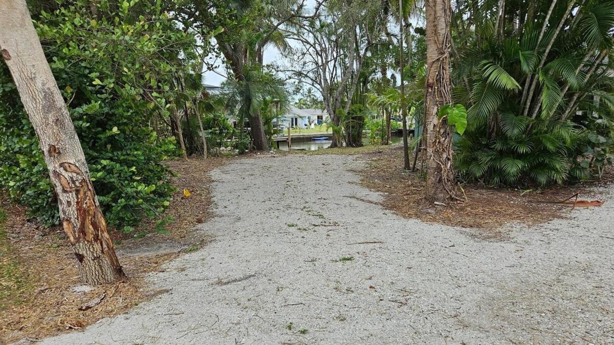 Blue Crab Dock On Gulf Canal Front Close 2 Beach Restaurants Bonita Springs Exterior foto